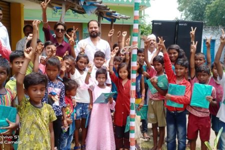 पूर्वी सिंहभूम जिला कांग्रेस कमिटी के जिला उपाध्यक्ष सह मीडिया प्रभारी  बब्लू झा के द्वारा बारीडीह में राष्ट्रीय पर्व ७५ वें स्वतन्त्रता दिवस के शुभ अवसर पर झंडातोलन का कार्यकर्म आयोजन किया गया