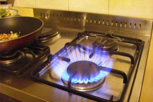 रसोई गैस पहुंचाने का काम तेजी