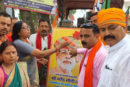 टैक्टर जुलुस निकाल कर किसान मोर्चा ने दी प्रधानमंत्री को जन्मदिन की बधाई