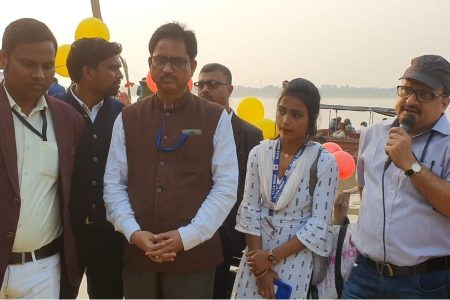 छठ व्रत घाट पर ग्रामीणों को नालसा और बालसा के स्कीम की जानकारी दी गई