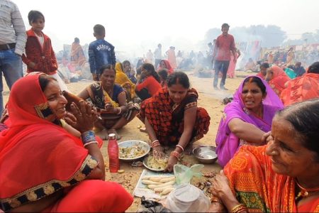 माई बिसरी बाबू बिसरी पंचकोसवा के लिट्टी चोखा कबो न बिसरी…