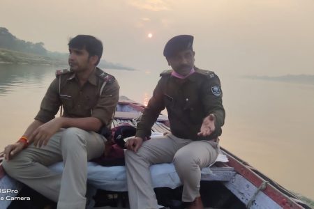 गंगा तटों पर अब होगी नाव से निगहबानी..  शराबबंदी के समय भी बनी थी योजना..  गंगा नदी बनी सेफ शराब तस्करों के लिऐ सेफ जोन..