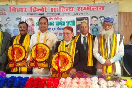 अंगकोकिल डा०परमानन्द पाण्डेय शिखर सम्मान से चार बिहारी विभूतियां हुईं सम्मानित