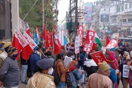 पटना विश्वविद्यालय में संयुक्त छात्र संगठनों ने किया विरोध प्रदर्शन