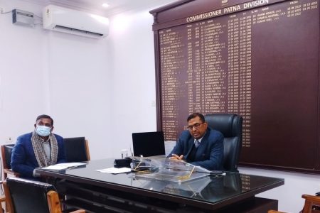 कोरोना नियमों के पालन करने को प्रमंडलीय आयुक्त ने की बैठक