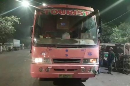 राजधानी में बस के तहखाने से शराब की बड़ी खेप बरामद