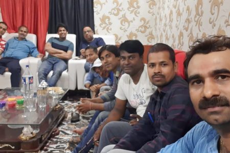 20 वर्षों के बाद यूं मनी होली  20 वर्षो के बाद reunite हुए दोस्त