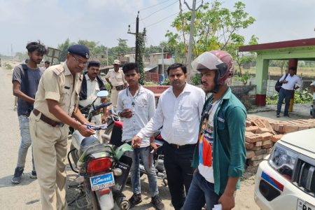 कटिहार जिले में मनचाही थाना क्षेत्र के अंतर्गत सघन जांच वाहन चेकिंग का अभियान चलाया गया