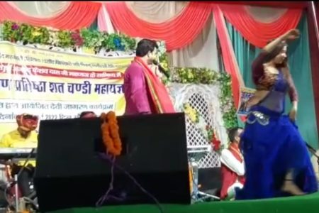 परंपरा पर चोट…आस्था में खोट..  यज्ञ के पूर्णाहुति पर पसोरी गयी अश्लीलता..  मूकदर्शक बना रहा समाज…क्या है राज..