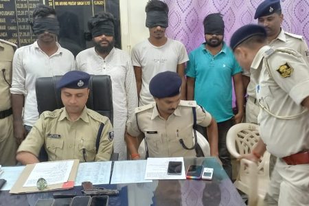 हथियार के साथ चार बदमाश गिरफ्तार