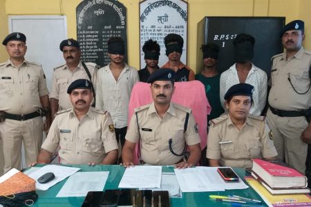 बाढ़ में डकैती की योजना बनाते पांच बदमाश हथियार के साथ गिरफ्तार