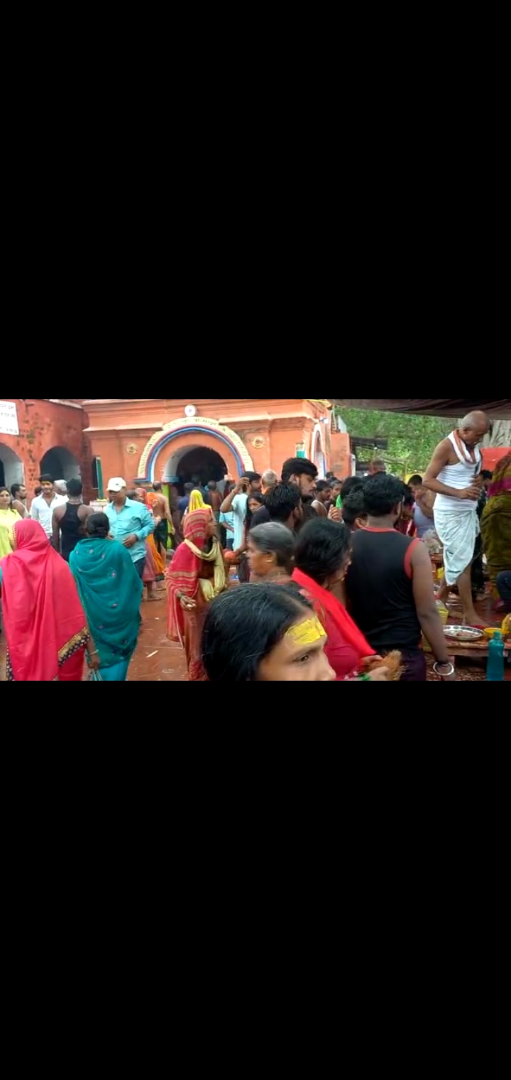 हजारों लोगों ने उमानाथ मंदिर में किया जलाभिषेक