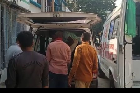 सड़क हादसे में दो घायल