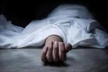 एक साथ 4 शव रेलवे ट्रैक पर मिले, हादसा या हत्या ?